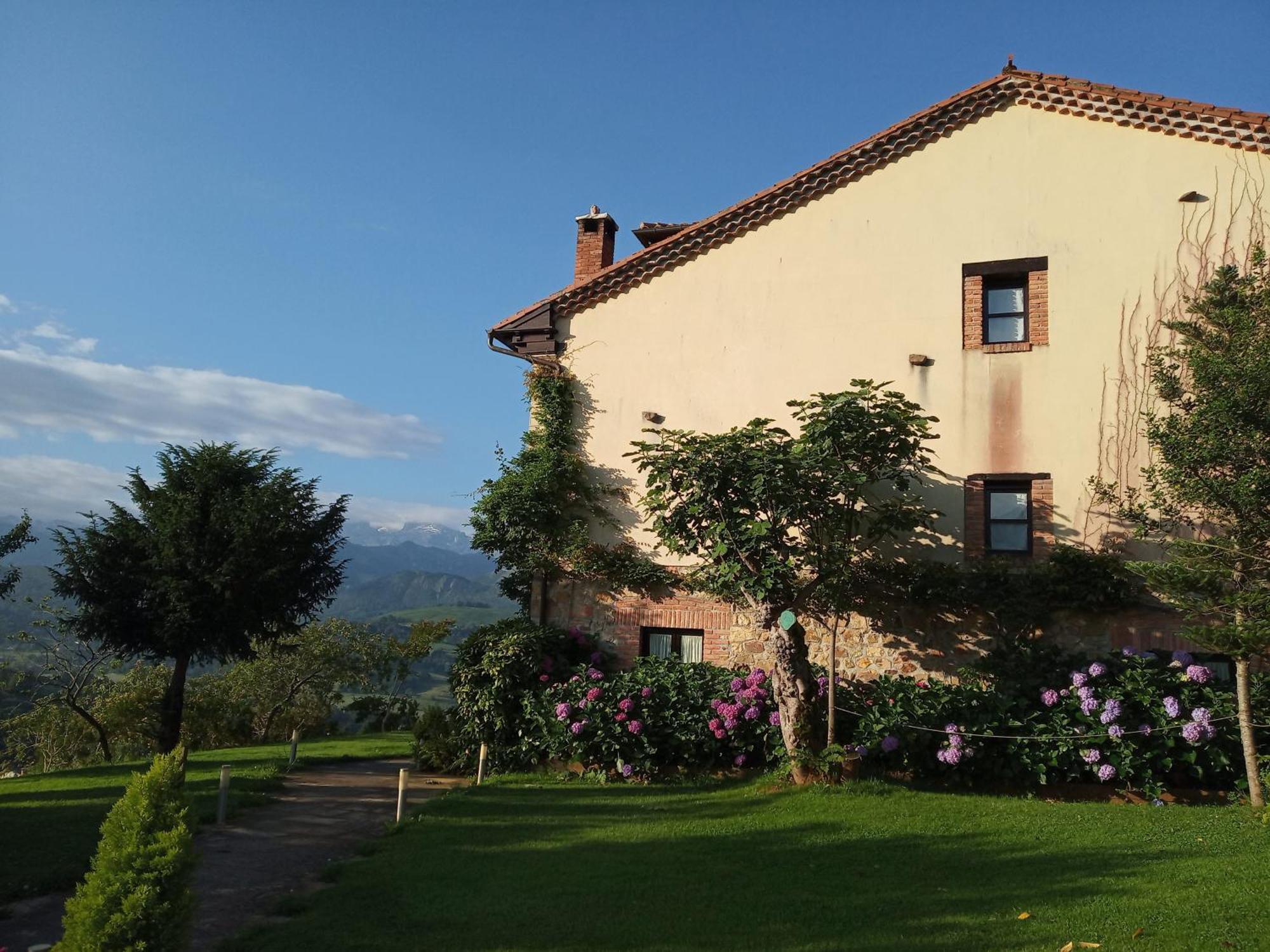Heredad De La Cueste Llenin Exterior photo