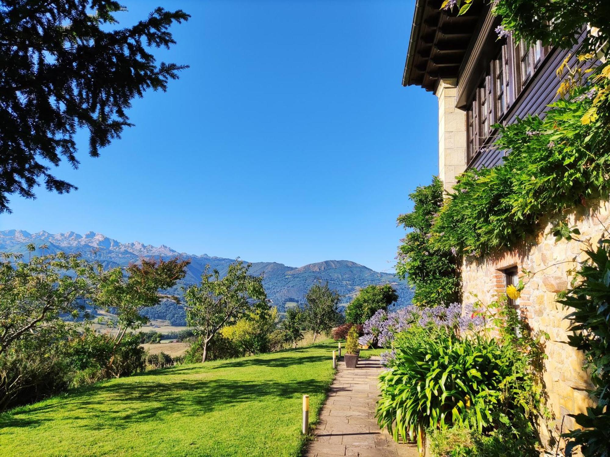 Heredad De La Cueste Llenin Exterior photo